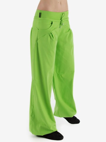 Winshape Voľný strih Športové nohavice 'WTE3' - Zelená: predná strana