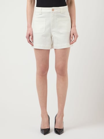 YAS Regular Jeans in Weiß: Vorderseite