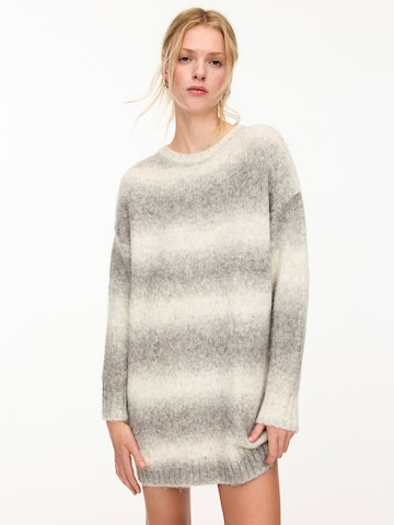 Pull&Bear Kleid in Grau: Vorderseite