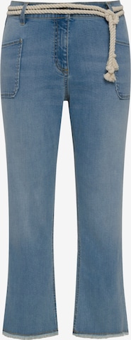 Ulla Popken Flared Jeans in Blue: front