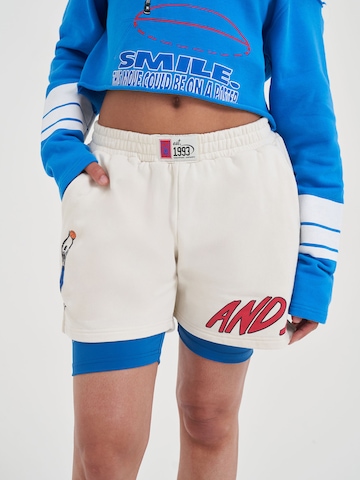 Regular Pantalon AND1 en beige : devant