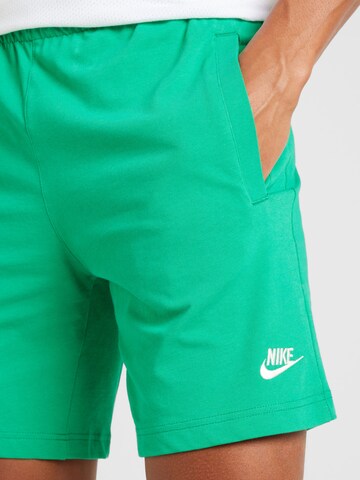 Nike Sportswear Regularen Hlače 'CLUB' | zelena barva