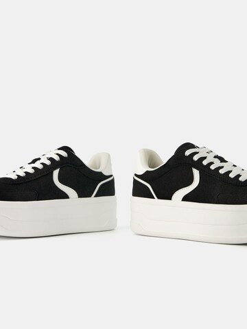 Sneaker bassa di Bershka in nero