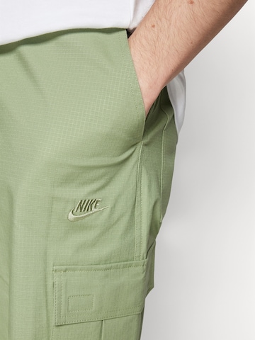 Nike Sportswear Loosefit Gargohousut 'CLUB' värissä vihreä