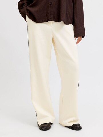 JJXX Loose fit Trousers 'JXSky' in White: front