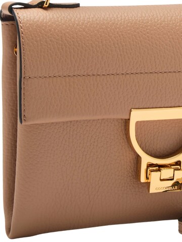 Coccinelle Clutch 'COCCINELLE ARLETTIS' in Braun