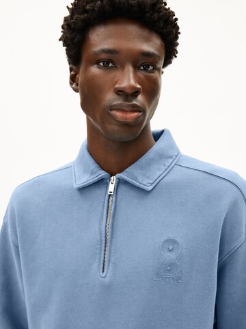 Sweat-shirt ARMEDANGELS en bleu