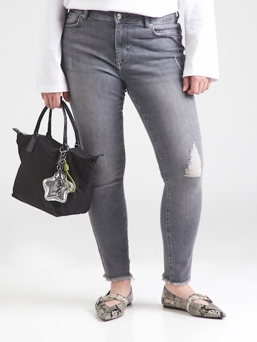 Slimfit Jeans 'CARWILLY' di ONLY Carmakoma in grigio: frontale
