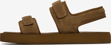 Sandales CESARE GASPARI en beige : devant