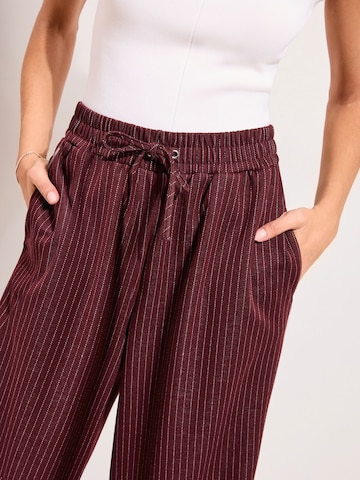 Wide leg Pantaloni di Friends Like These in rosso