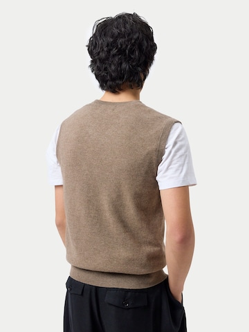 GOBI Cashmere Weste 'Men's Essential V-Neck Cashmere Vest'‌‌‌‌‌‌ in Grau