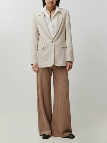 Blazer 'Maira' di EDITED in beige