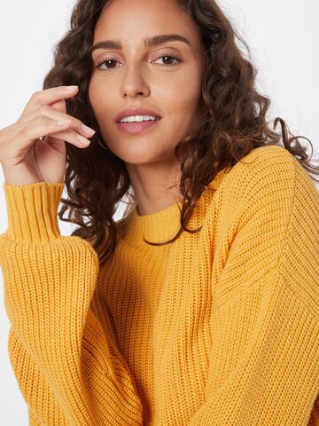 HOLLISTER Пуловер в жълто