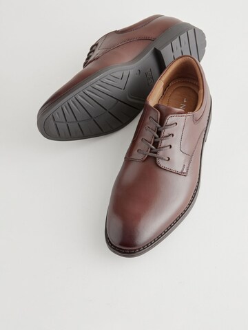 Next - Zapatos bajos en marrón