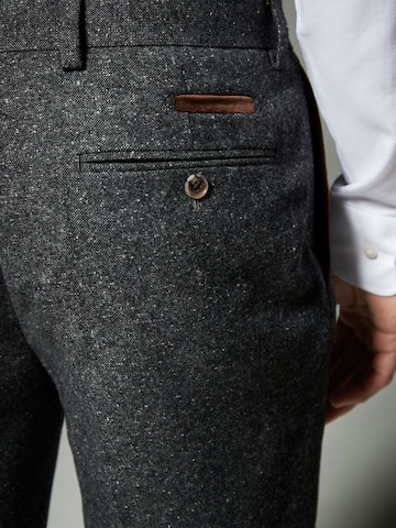 Next Štandardný strih Nohavice s pukmi - Sivá