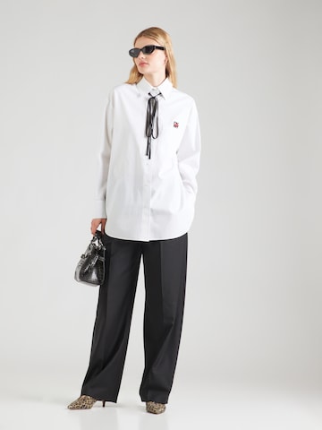 Bluză de la DKNY pe alb