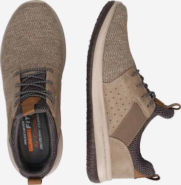 SKECHERS Matalavartiset tennarit 'Deslon Camben' värissä beige