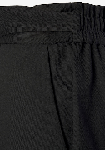 LASCANA Regular Pleated Pants in Black