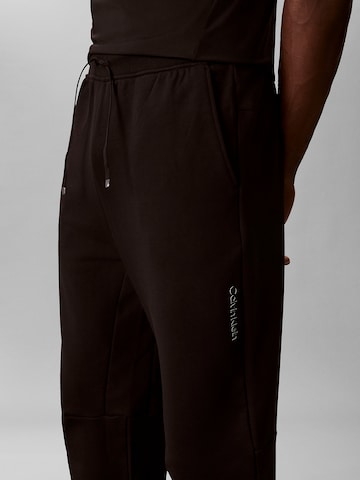 Calvin Klein Tapered Hose in Schwarz