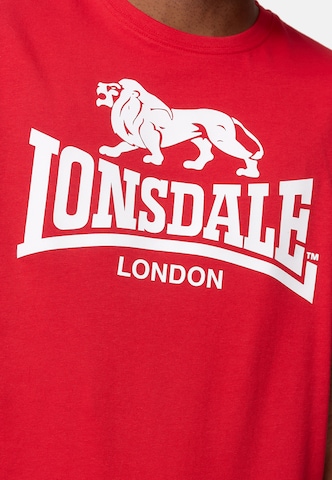 LONSDALE Тениска 'ST. ERNEY' в червено