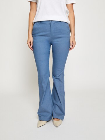 minus Regular Hose 'Carma' in Blau: Vorderseite