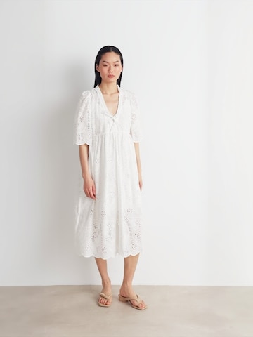 Crās Kleid 'Breeze' in Weiß: Vorderseite