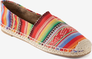 Espadrile de la Minnetonka pe mai multe culori