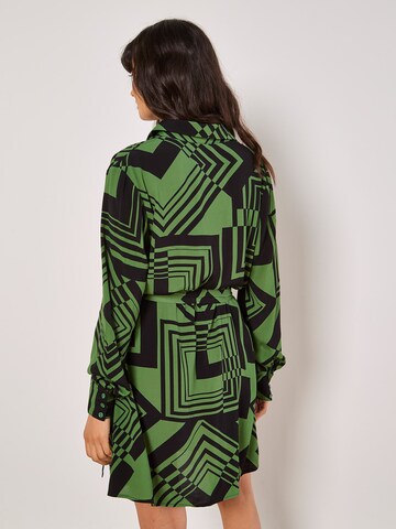 Robe ' ' Apricot en vert
