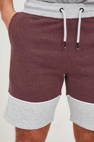 Regular Pantalon 'Debber' !Solid en rouge
