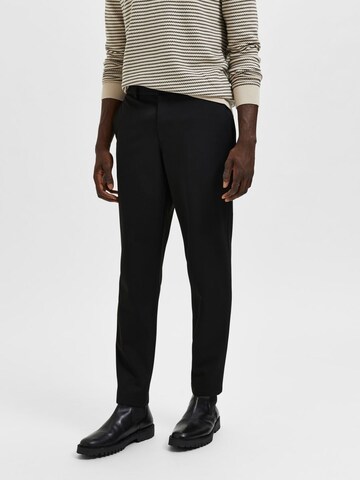 SELECTED HOMME Slim fit Chino Pants in Black: front