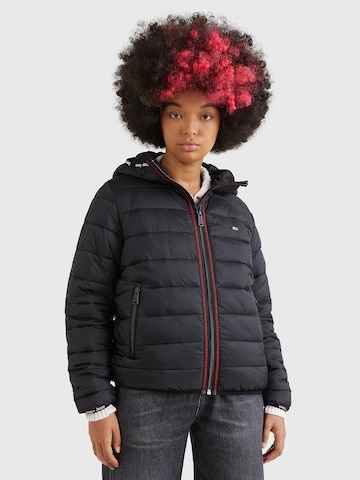 Tommy Jeans Overgangsjakke i sort: forside