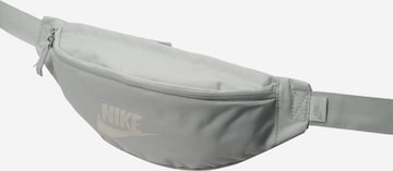Nike Sportswear Поясная сумка 'Heritage' в Серебристый