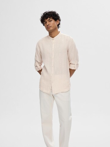 SELECTED HOMME Regular fit Button Up Shirt in Beige: front