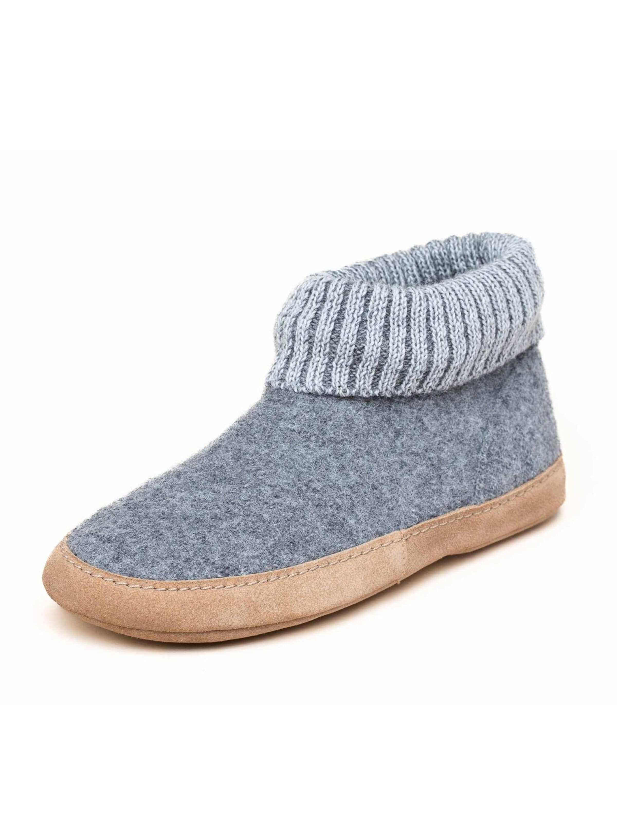 Gottstein Slippers 'Hüttenschuhe Dakota' in Grey: front