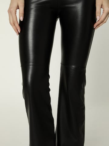 Nur Die Flared Vegane Flared Leggings in Leder-Optik ' NUR DIE x KILIAN KERNER ' in Schwarz