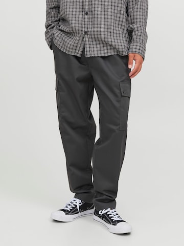 JACK & JONES Regular Cargo Pants in Grey: front