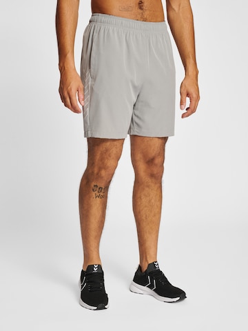 Hummel Regular Shorts in Grau: predná strana