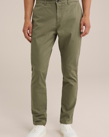 WE Fashion - Slimfit Calças chino em verde: frente