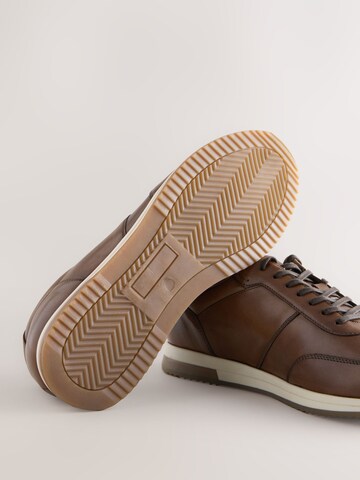 Next Rövid szárú sportcipők - barna