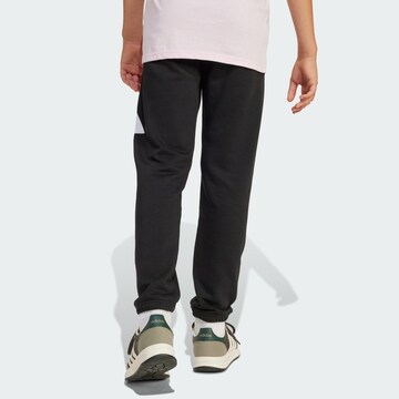 ADIDAS SPORTSWEAR Конический (Tapered) Спортивные штаны 'Essentials' в Черный