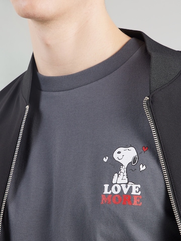 GAP Póló 'SNOOPY MORE LOVE' - szürke