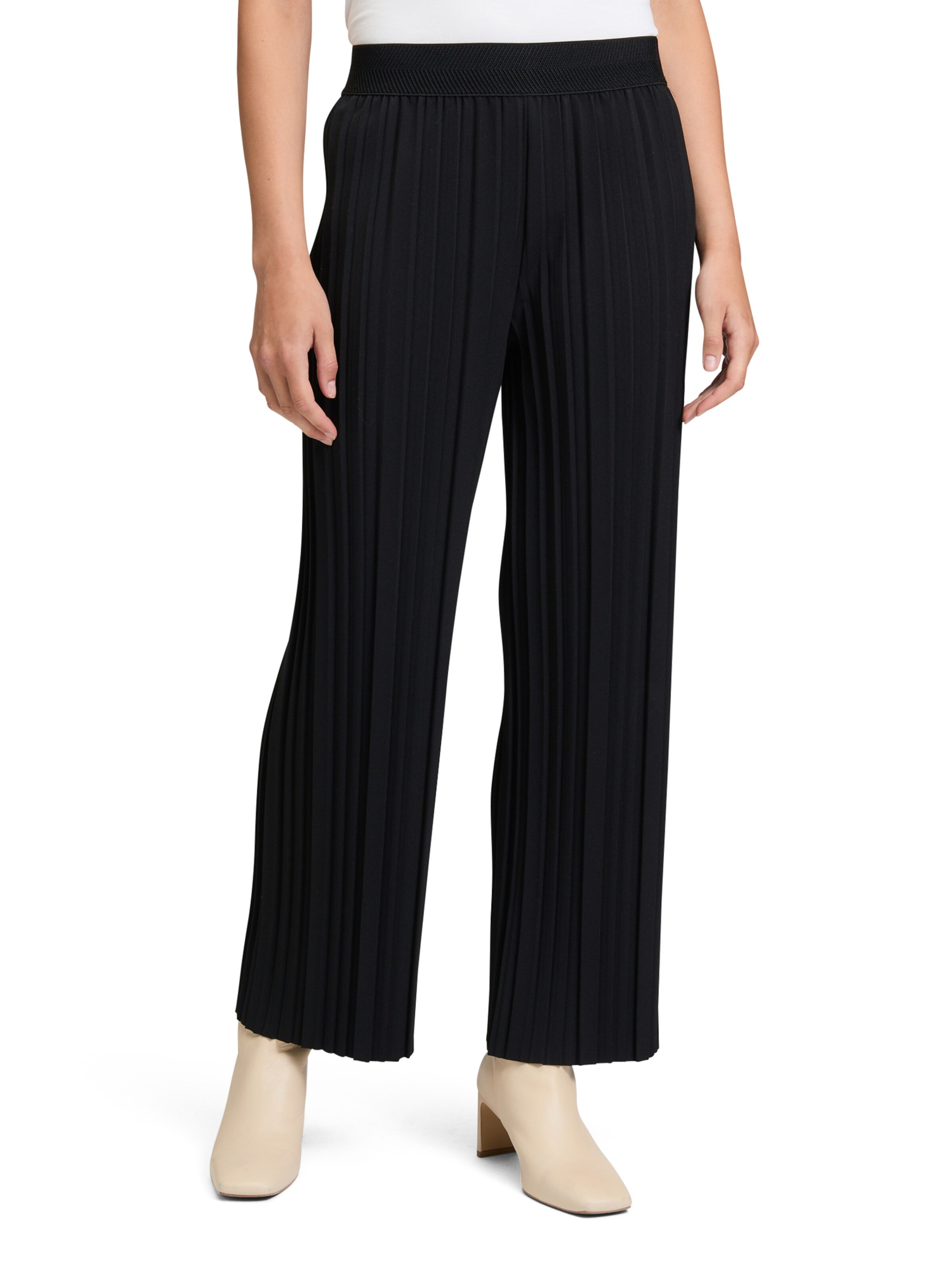 Betty Barclay Loose fit Pants in Black: front