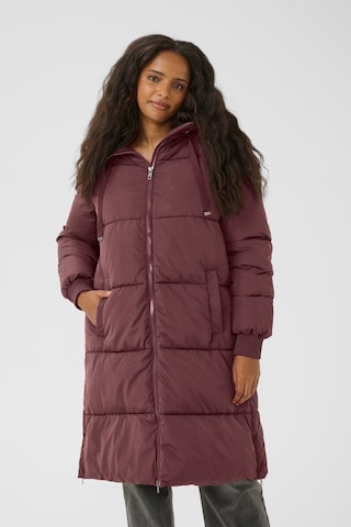 Manteau d’hiver 'KCniki' KAFFE CURVE en rouge : devant