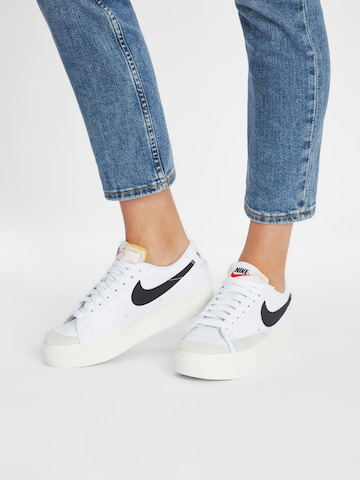 Baskets basses 'Blazer' Nike Sportswear en blanc : devant