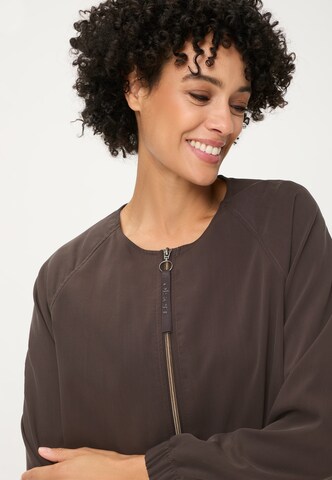 Olsen Between-Season Jacket in Brown