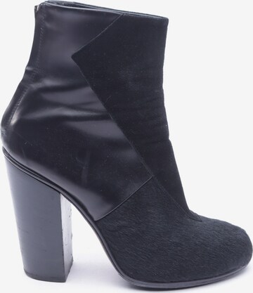 Neil Barrett Dress Boots in 38 in Black: front