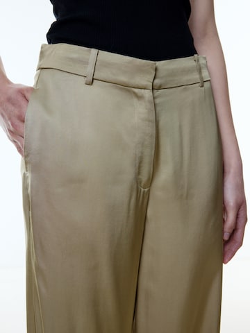 EDITED Wide leg Trousers 'Romy' in Beige