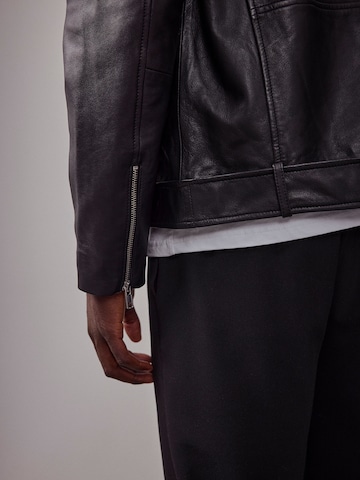 DAN FOX APPARELPrijelazna jakna 'The Essential' - crna boja