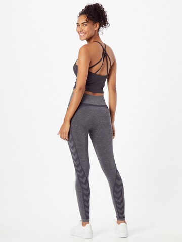 Skinny Pantalon de sport Hummel en gris