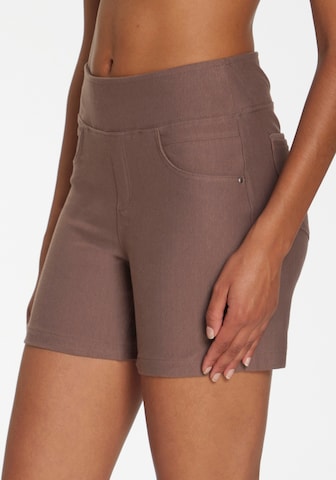 H.I.S Skinny Shorts in Braun